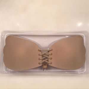 ADHEISIVE BRA WITH ADJUSTABLE CLEAVAGE